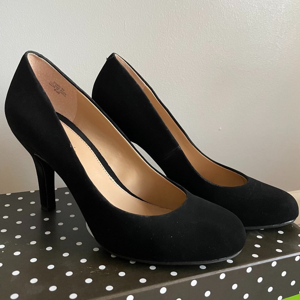 Kelly & Katie Black Faux Suede Pump Heels